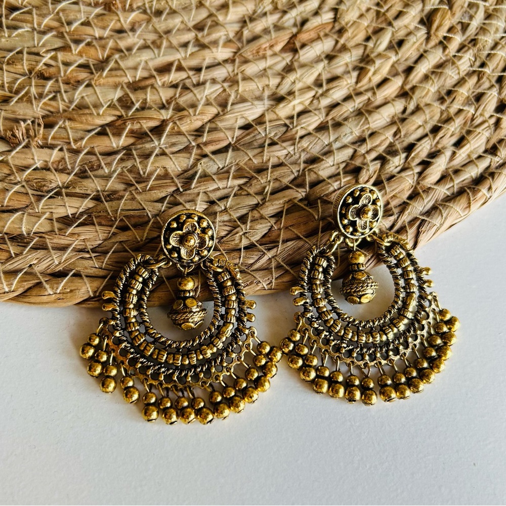 Elegant Joan Rivers Gold Earrings - Picture 2 of 5